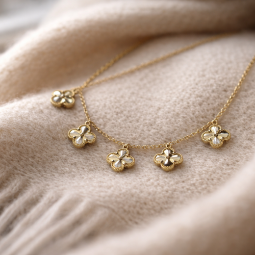 İnce Yılan (Snake) Zincir Üzerine Baget Taşlı V Kesim Kolye 