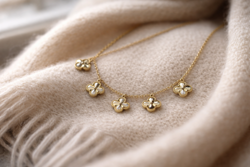 İnce Yılan (Snake) Zincir Üzerine Baget Taşlı V Kesim Kolye 