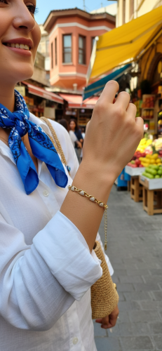 Kristal Detaylı Bağlantılı Bileklik