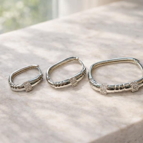 Üçlü Set: Kare, Yuvarlak ve Üçgen Geometrik Taşlı Küpeler 