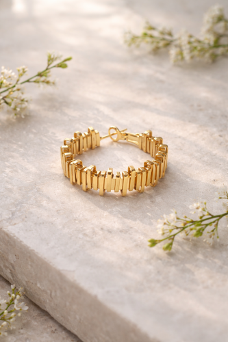 İnce Halka Üzerine Yuvarlak Formlu Küpe