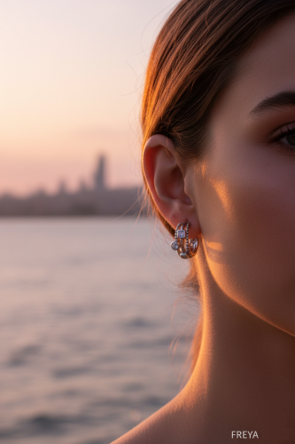 Kare Kesim Zirkon Taşlı Halka Küpe