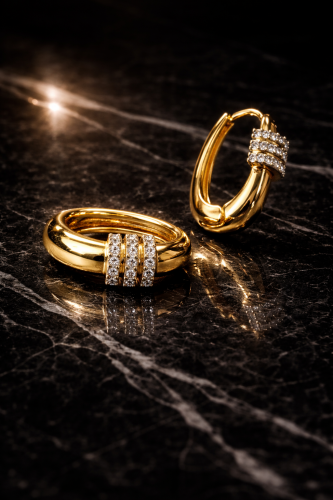 Oval Formlu Üç Sıra Taşlı Küpe 