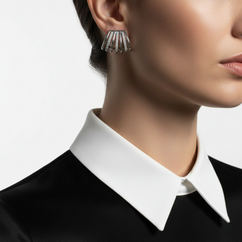 Gümüş Renkli Çoklu Bar Tasarımlı Taşlı Küpe